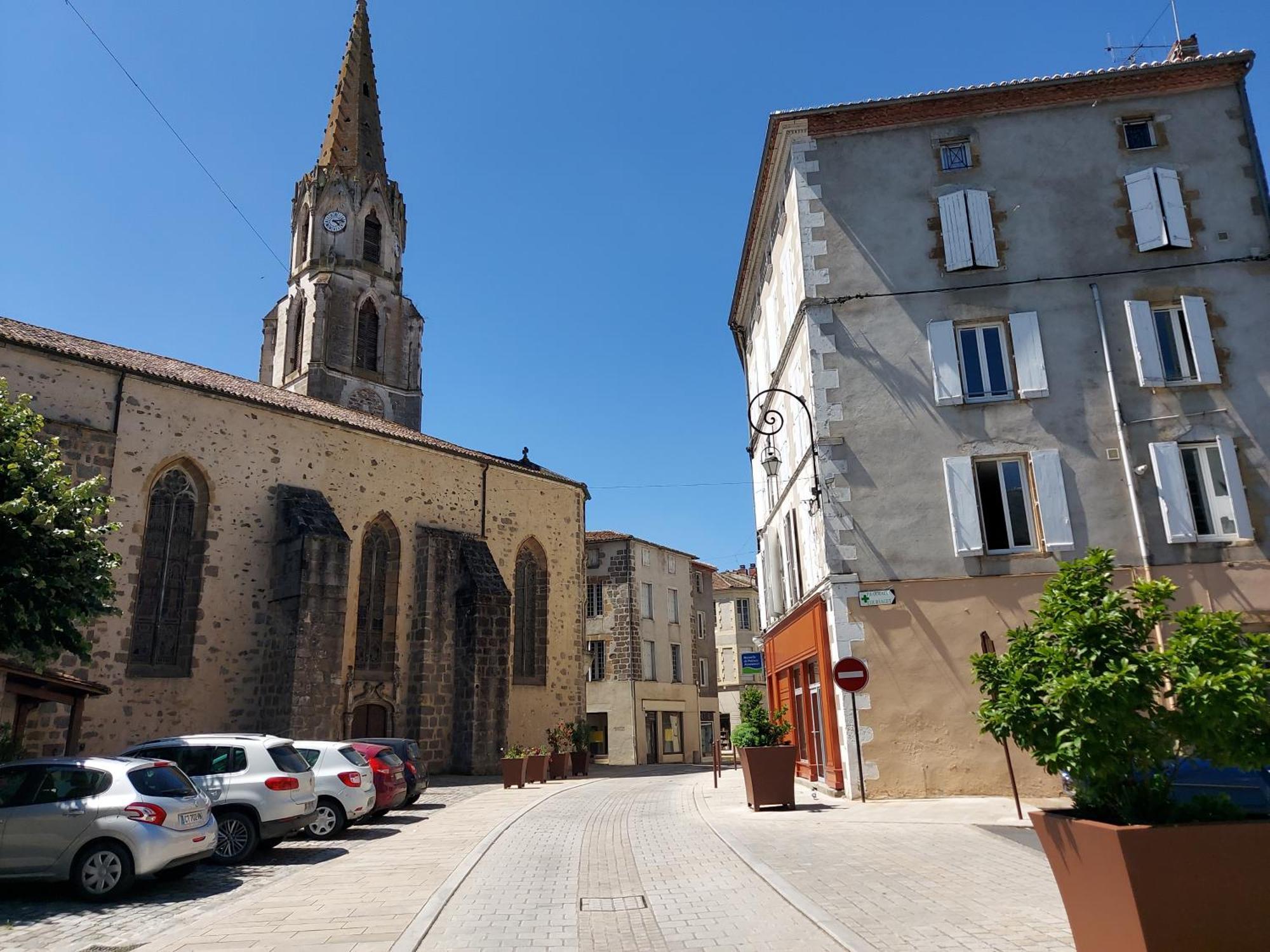 Charming Two Bedroom Gite With Beautiful Gardens Confolens Exterior photo